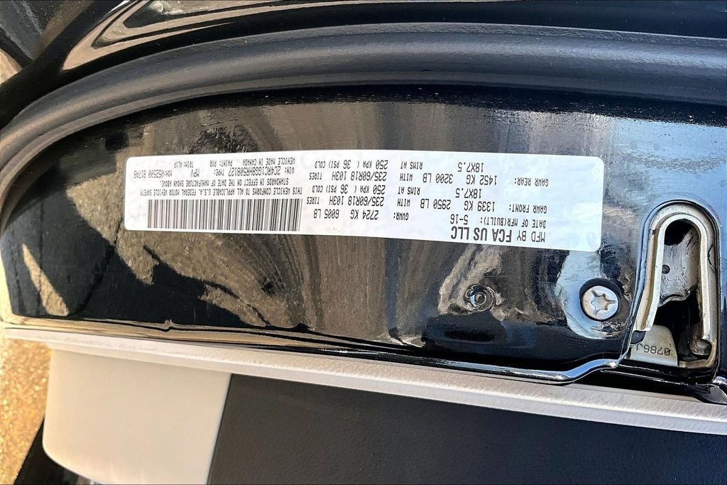 Used 2017 Chrysler Pacifica Limited w/ UConnect Theater Package image 6