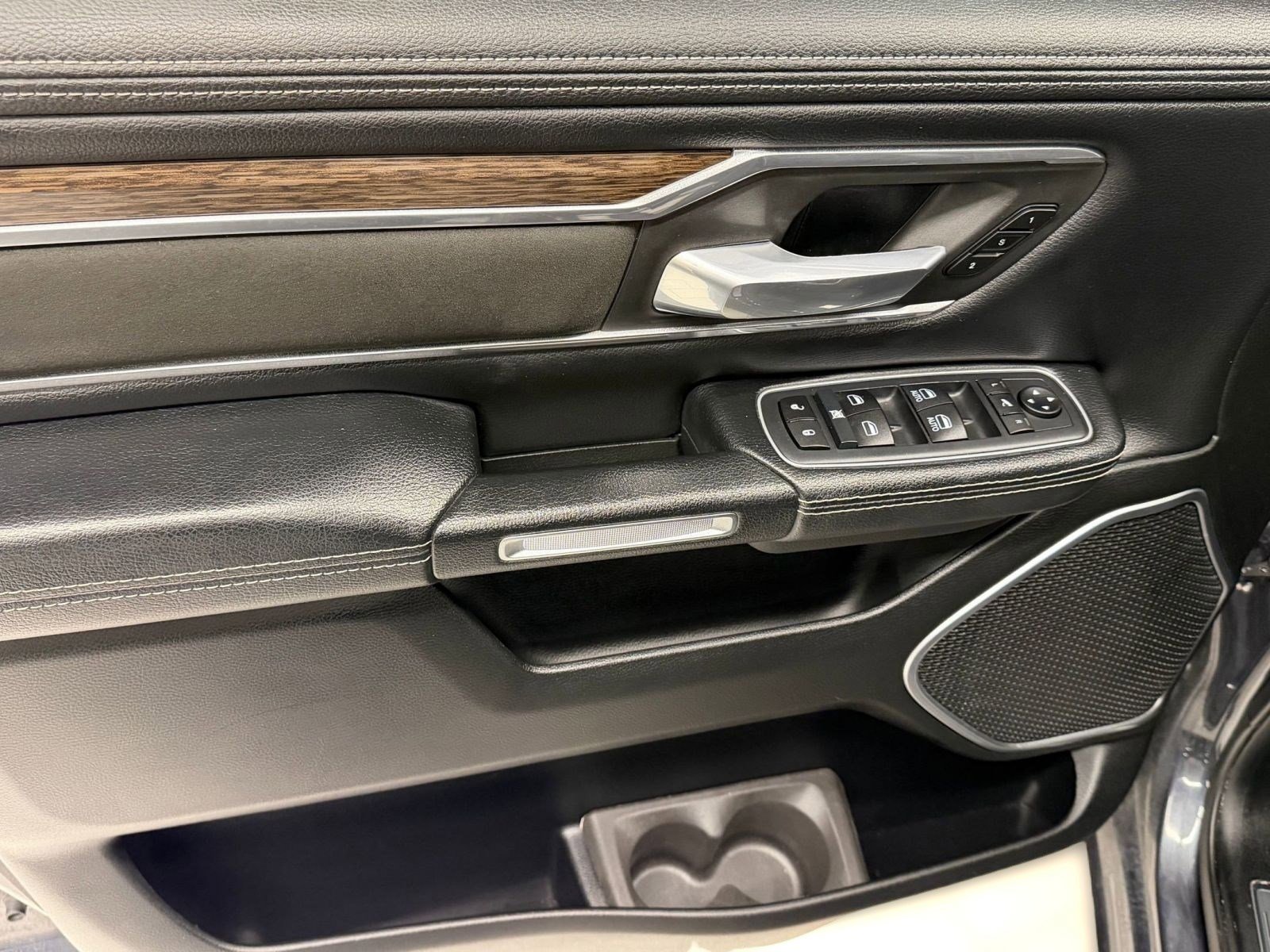 Used 2020 RAM 1500 Laramie AWD/4WD image 10