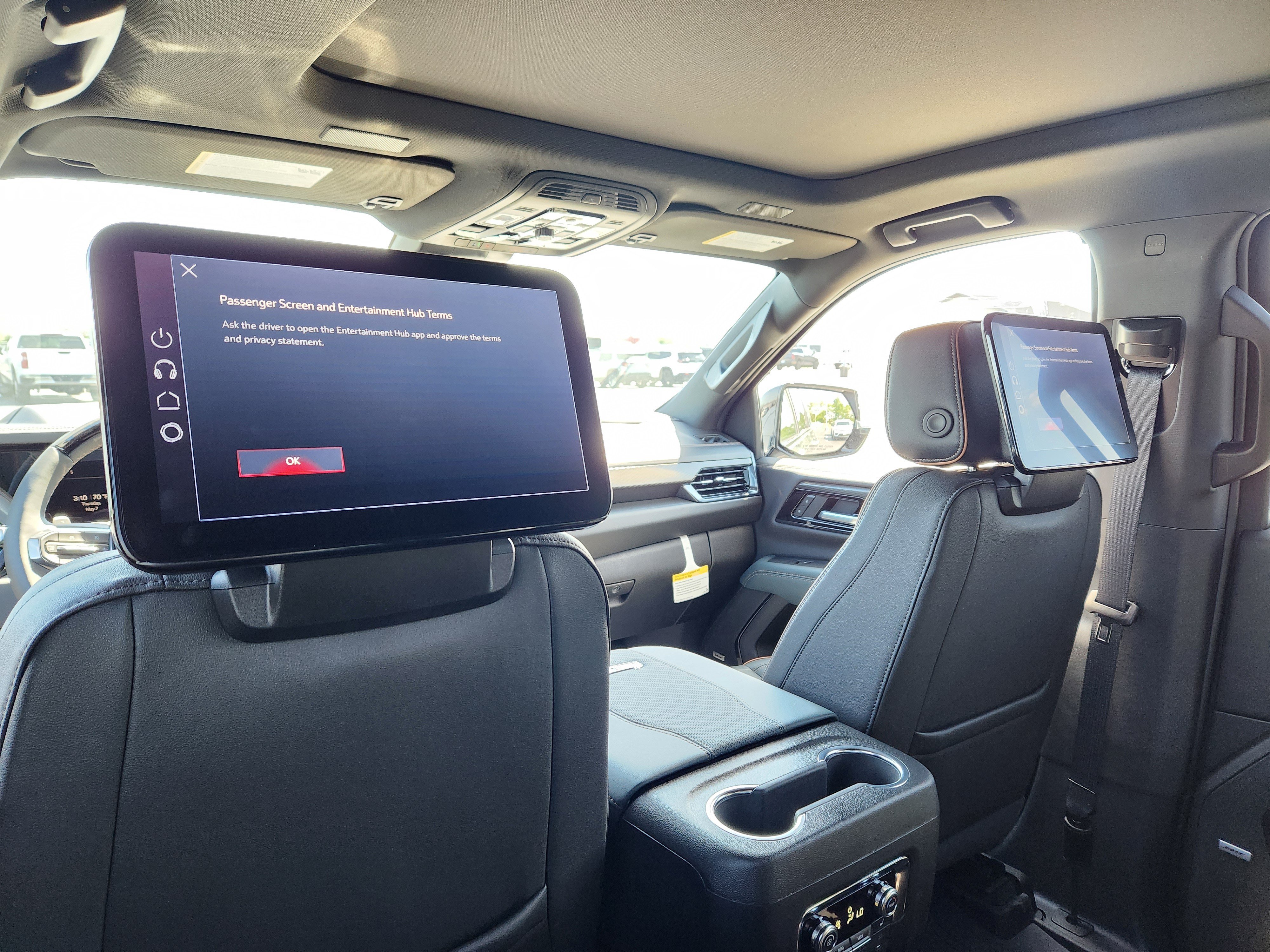 New 2026 GMC Yukon XL AT4 w/ AT4 Premium Plus Package AWD/4WD image 18