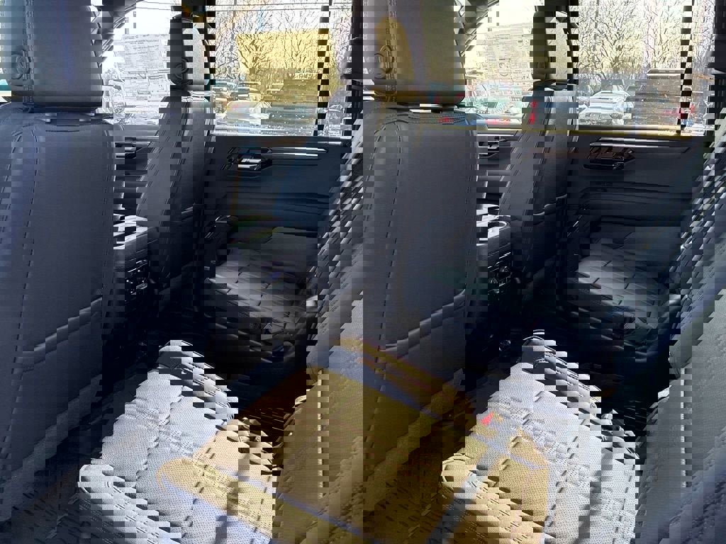 New 2026 Chevrolet Suburban High Country image 26