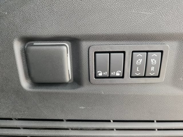 Used 2023 Chevrolet Tahoe High Country AWD/4WD image 36