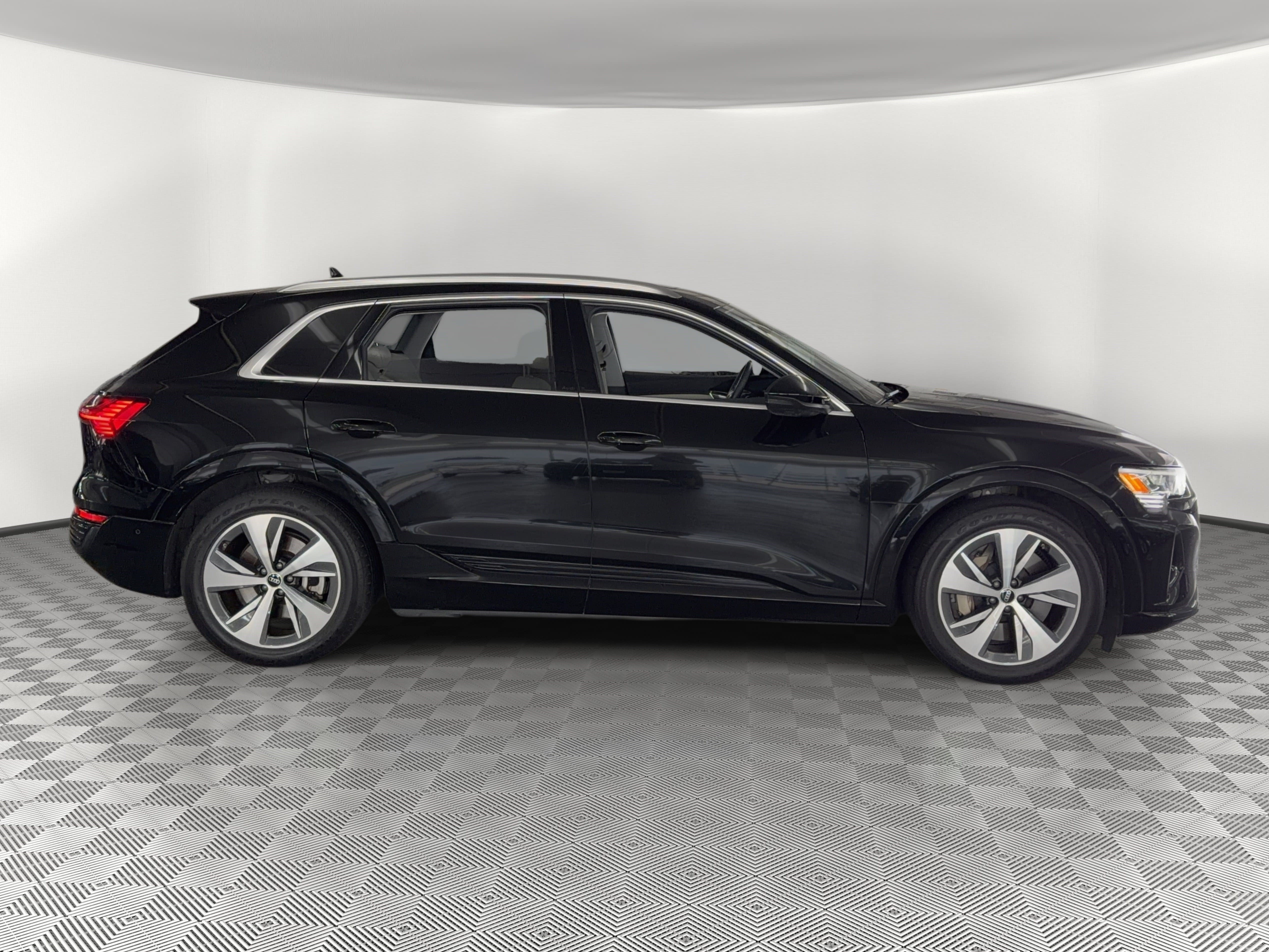 Used 2024 Audi Q8 e-tron Premium Plus w/ Premium Plus Package AWD/4WD image 8