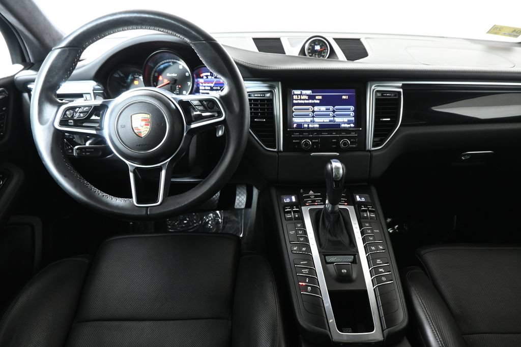 Used 2015 Porsche Macan Turbo AWD/4WD image 17