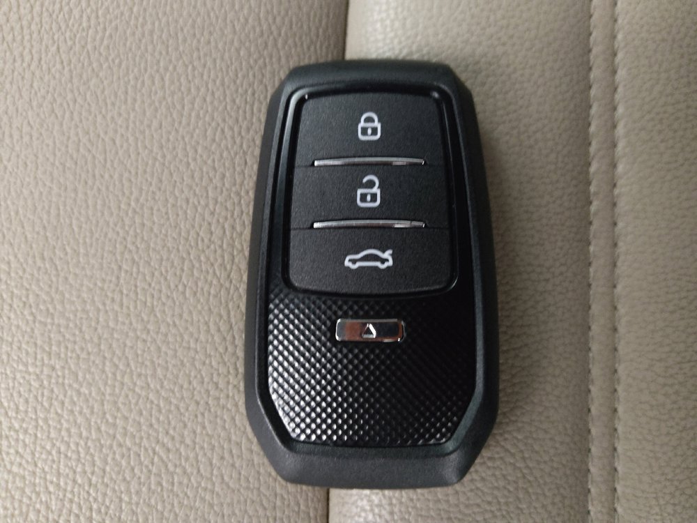 Used 2020 Ford Fusion SEL FWD image 32
