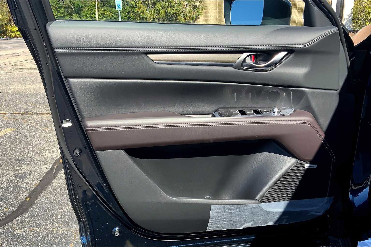 New 2025 MAZDA CX-5 Signature image 11