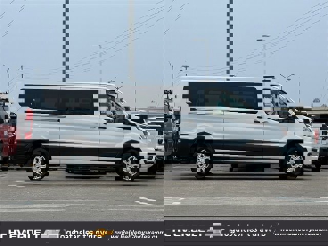 Used 2023 Ford Transit 350 XLT image 5