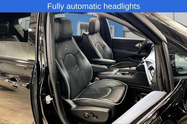 Used 2025 Chrysler Pacifica Limited FWD image 28