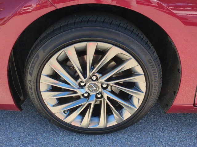 Used 2019 Lexus ES 300h Ultra Luxury w/ Accessory Package 2 image 10