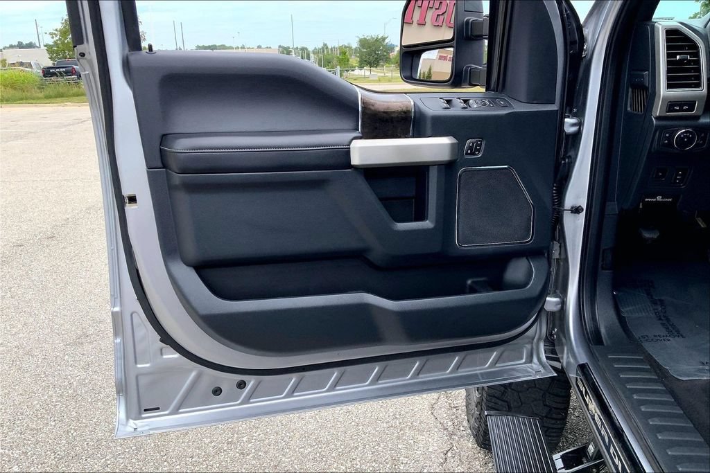 Used 2022 Ford F250 Lariat w/ Black Appearance Package AWD/4WD image 22