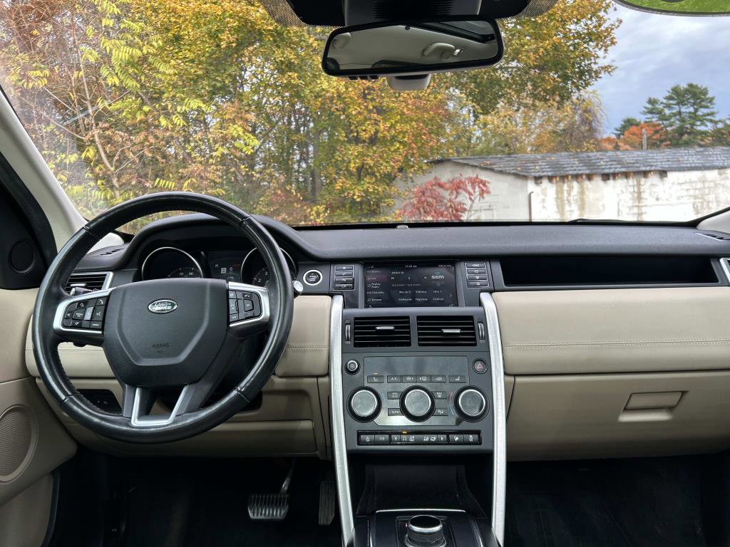 Used 2018 Land Rover Discovery Sport HSE image 17