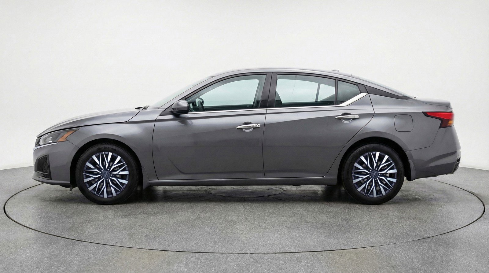 Used 2025 Nissan Altima 2.5 SV FWD image 5