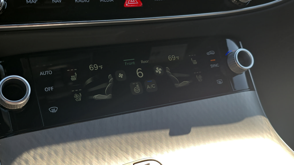 New 2026 Genesis GV70 2.5T Sport Prestige AWD/4WD image 24
