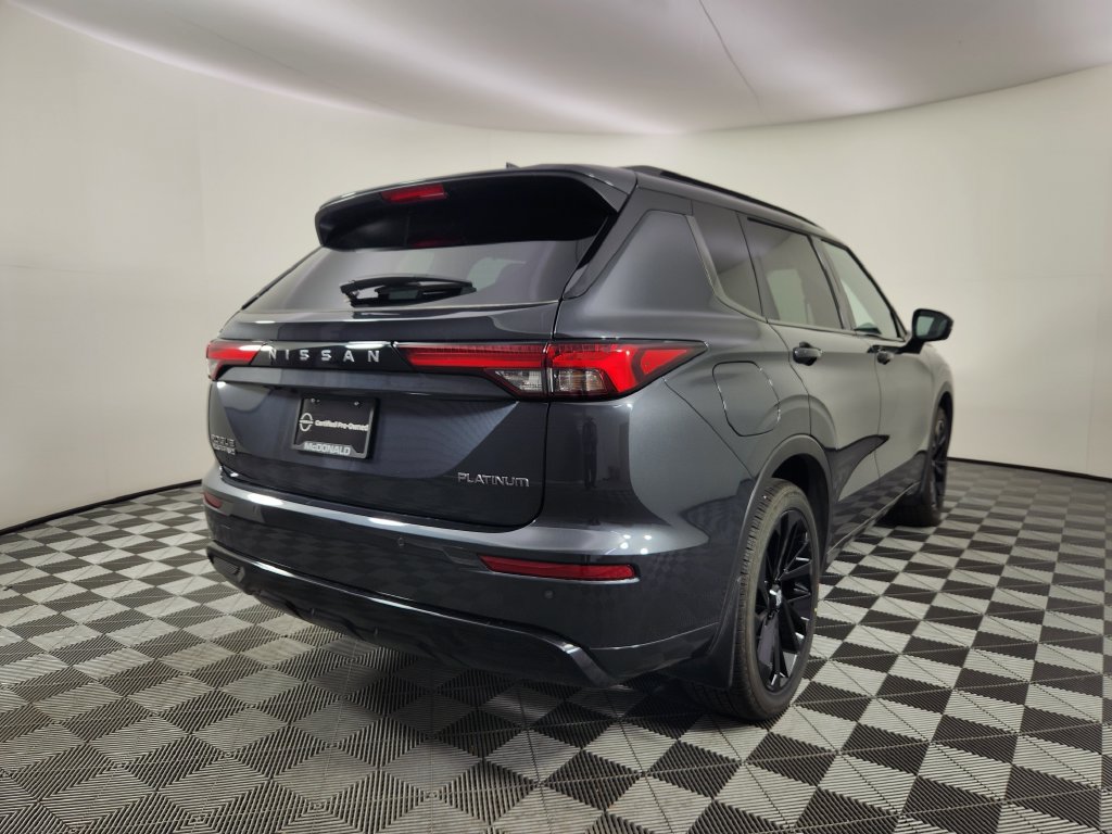 Used 2026 Nissan Rogue Platinum w/ Family Package AWD/4WD image 4