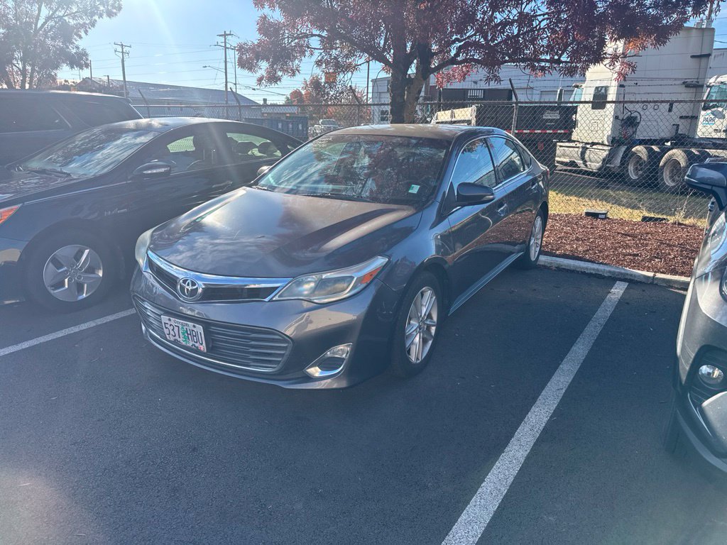 Used 2013 Toyota Avalon XLE FWD image 1