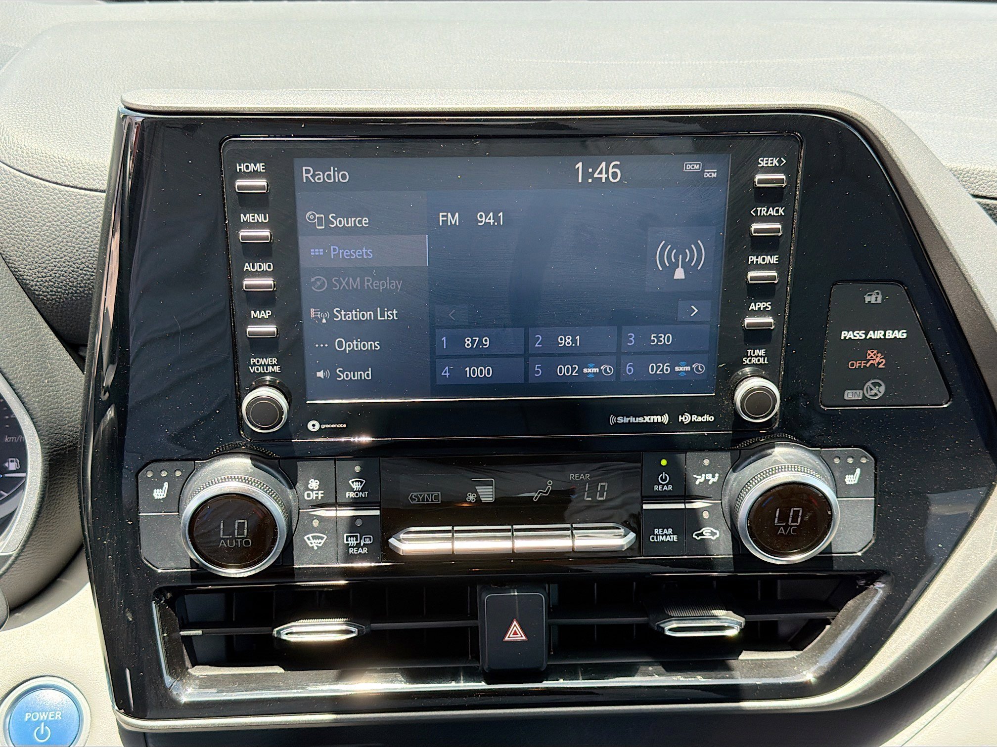 Used 2021 Toyota Highlander XLE AWD/4WD image 31