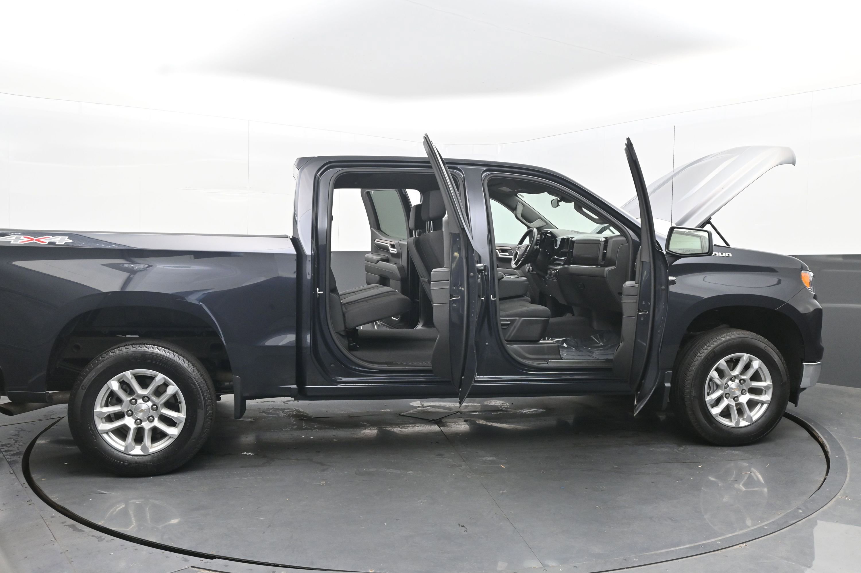 Used 2024 Chevrolet Silverado 1500 LT image 42