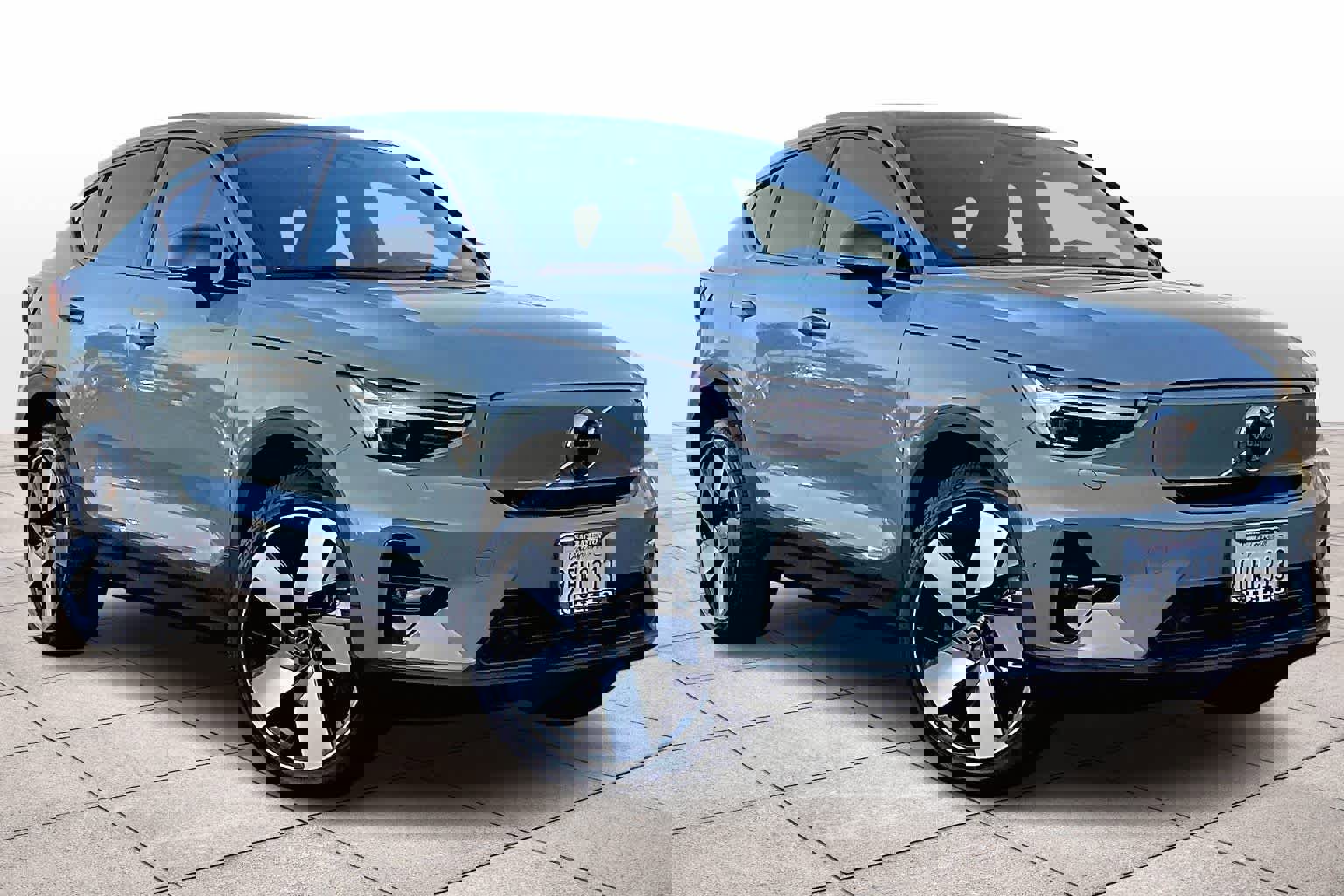 Used 2023 Volvo C40 P8 Recharge Ultimate image 2