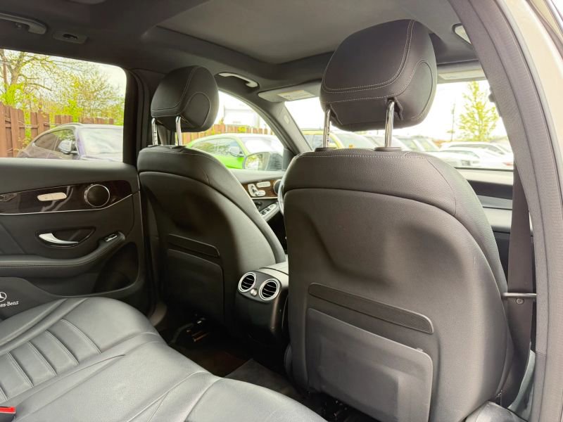 Used 2019 Mercedes-Benz GLC 300 4MATIC image 26