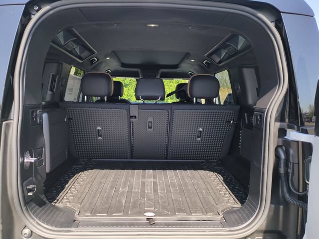 New 2026 Land Rover Defender 110 V8 AWD/4WD image 16
