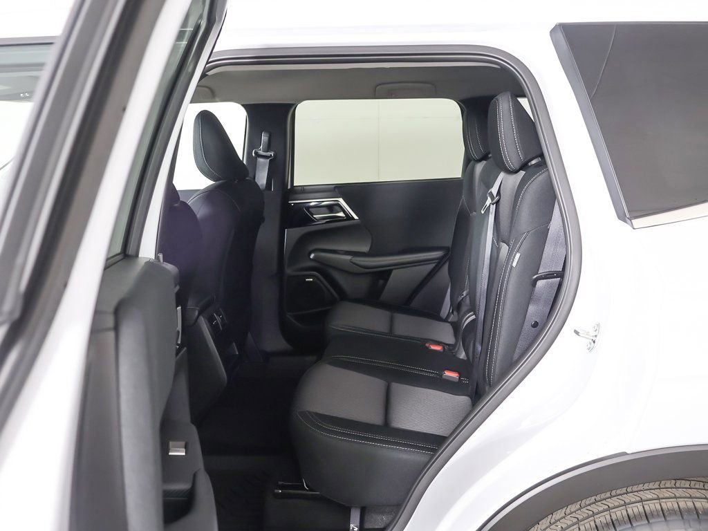 New 2026 Mitsubishi Outlander ES FWD image 30