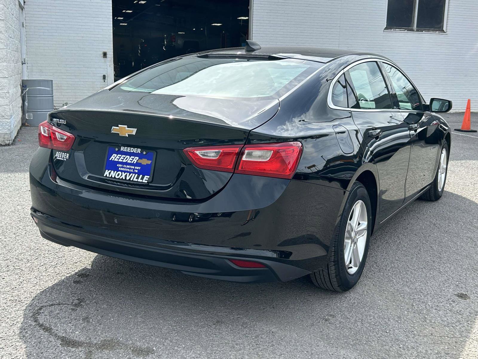 Used 2020 Chevrolet Malibu LS w/ Driver Confidence Package II image 3