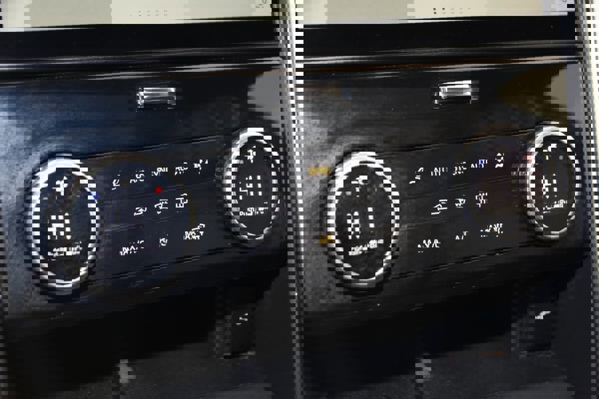 Used 2023 Land Rover Discovery S R-Dynamic image 31