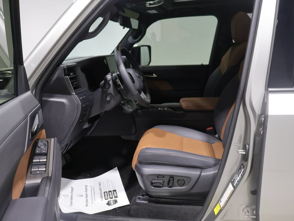 Used 2025 Lexus GX 550 AWD/4WD image 9