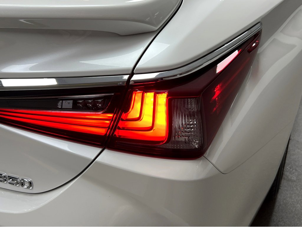 New 2025 Lexus ES 350 w/ Premium Package image 28