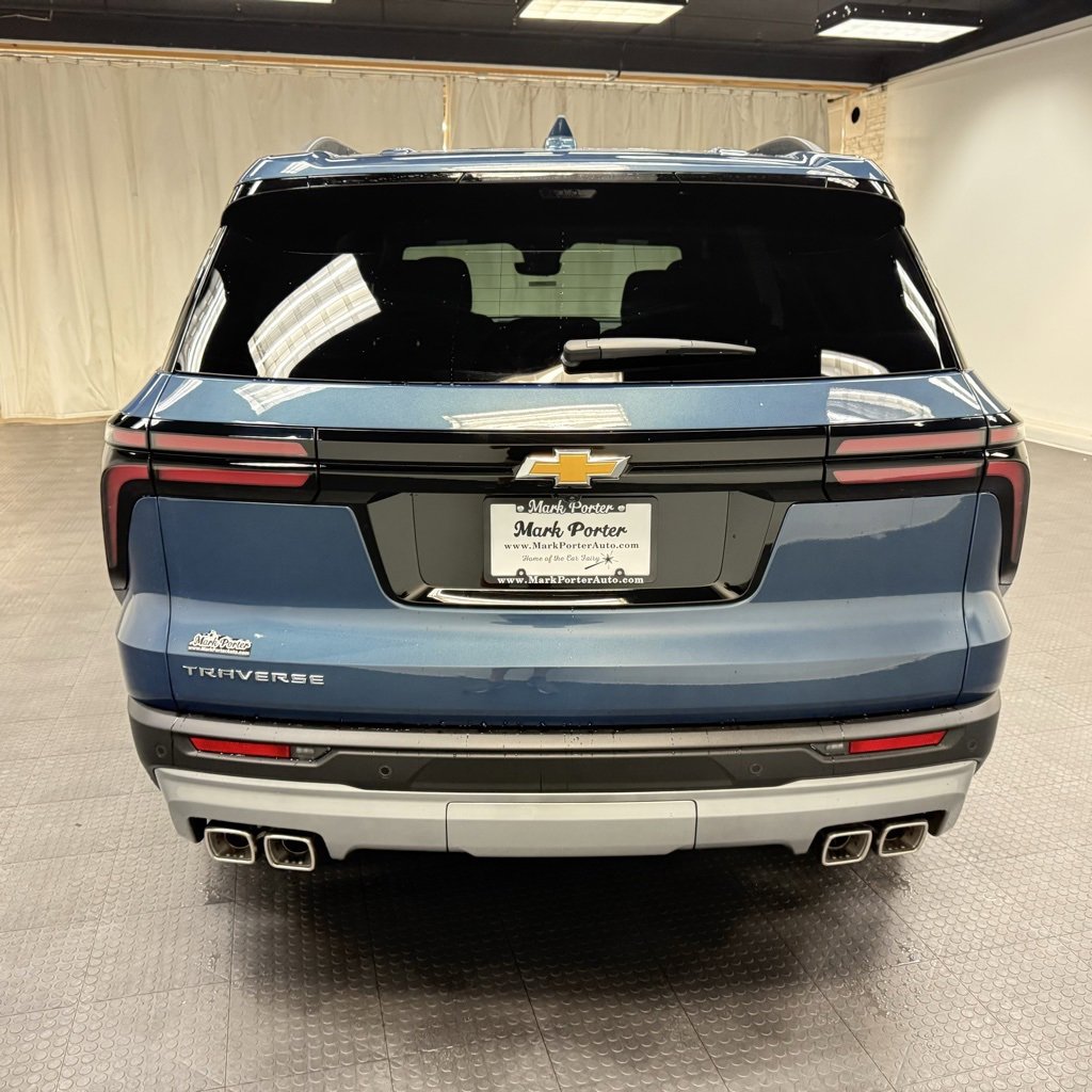 New 2026 Chevrolet Traverse LT w/ Sun and Wheel Package FWD image 4