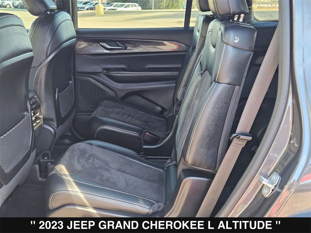 Used 2023 Jeep Grand Cherokee L Laredo image 17