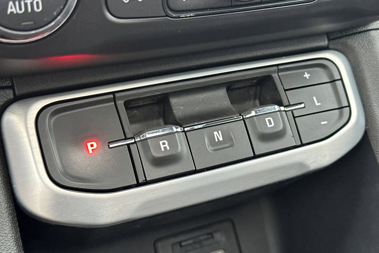 Used 2021 GMC Acadia SLT w/ Elevation Edition image 34