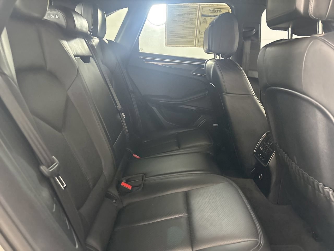 Used 2022 Porsche Macan AWD/4WD image 26