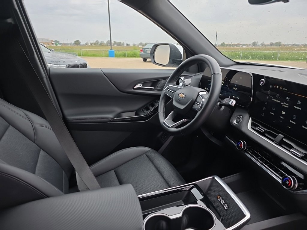 Used 2025 Chevrolet Equinox LT w/ Convenience Package II image 16