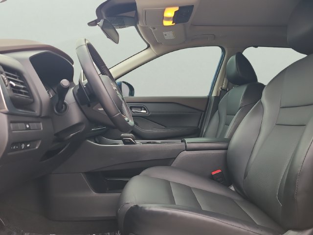 Used 2023 Nissan Rogue SV w/ SV Premium B Package FWD image 21