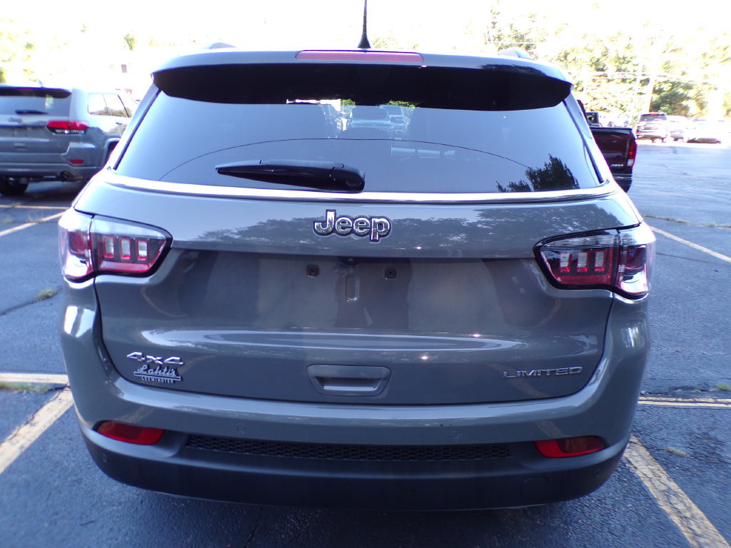 Used 2023 Jeep Compass Limited AWD/4WD image 12
