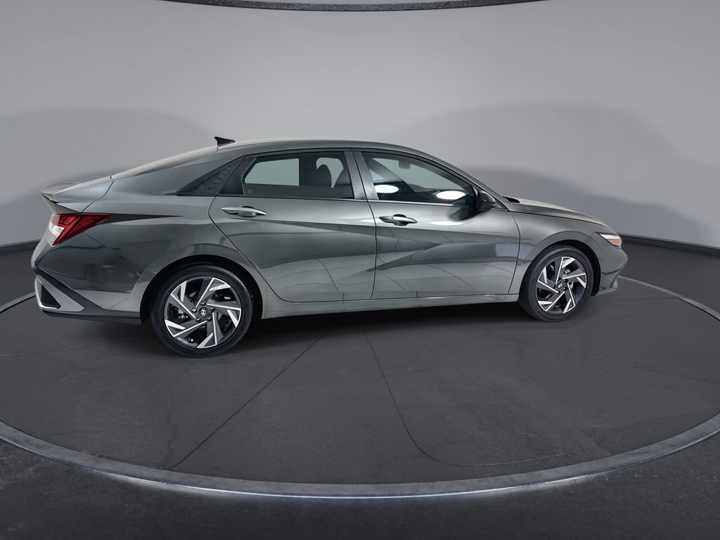 Certified 2025 Hyundai Elantra SEL FWD image 9