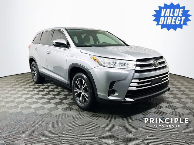 Used 2019 Toyota Highlander LE image 1