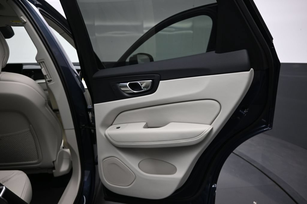 New 2026 Volvo XC60 B5 Ultra w/ Climate Package AWD/4WD image 17