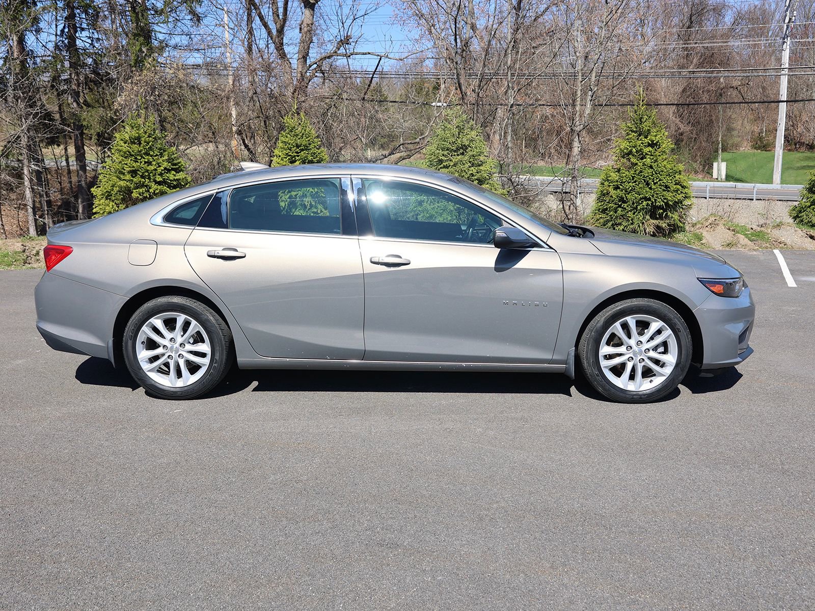 Used 2017 Chevrolet Malibu LT image 8