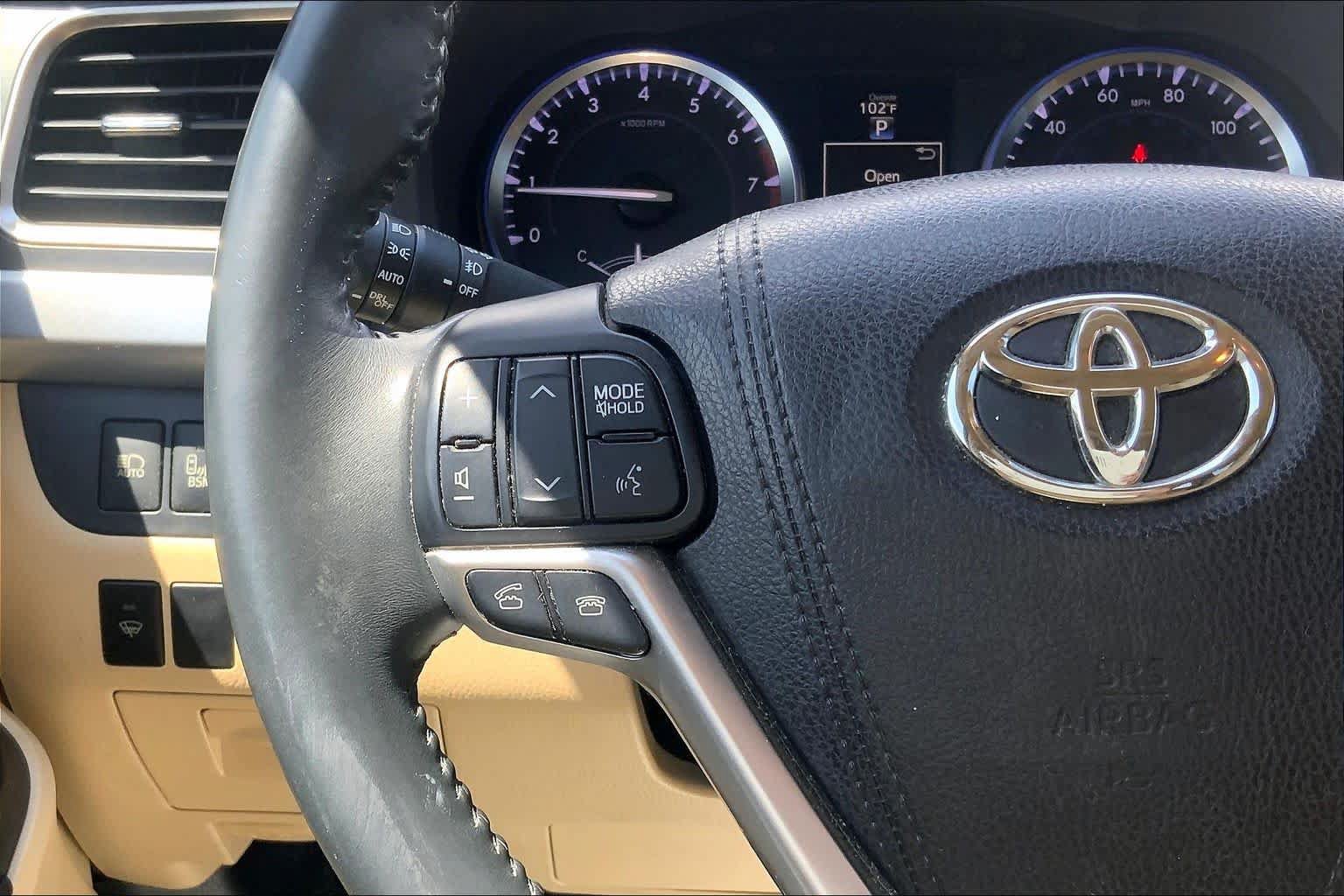 Used 2016 Toyota Highlander Limited w/ Driver Technology Package AWD/4WD image 23