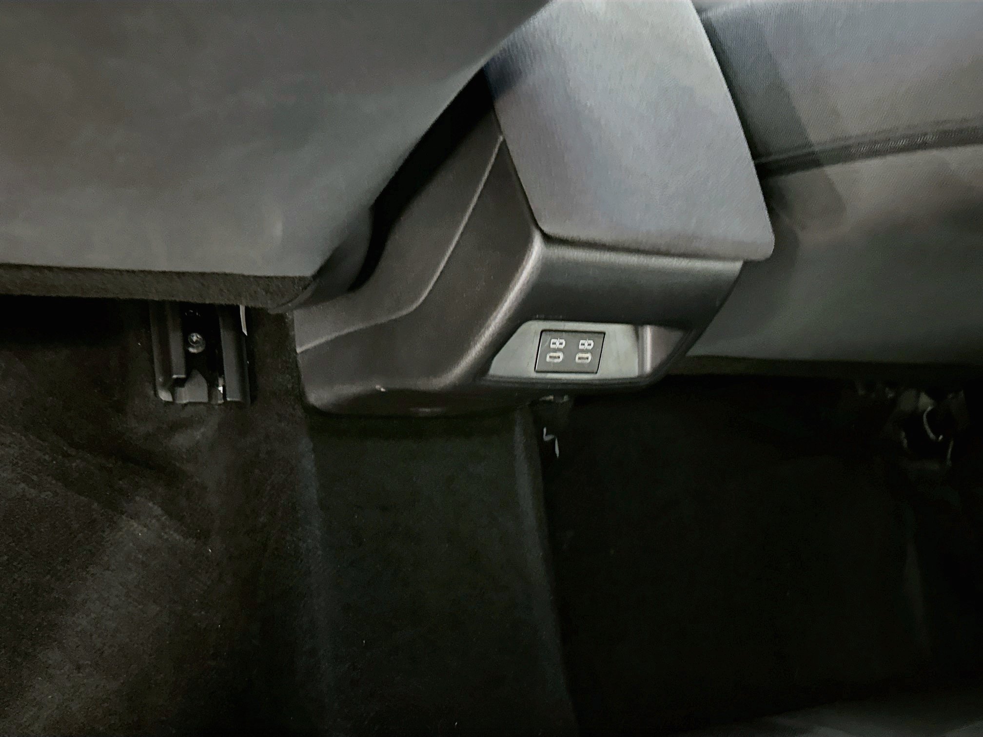 Used 2025 Toyota Corolla LE FWD image 28