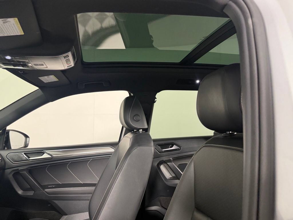 Used 2023 Volkswagen Tiguan SE R-Line FWD image 24