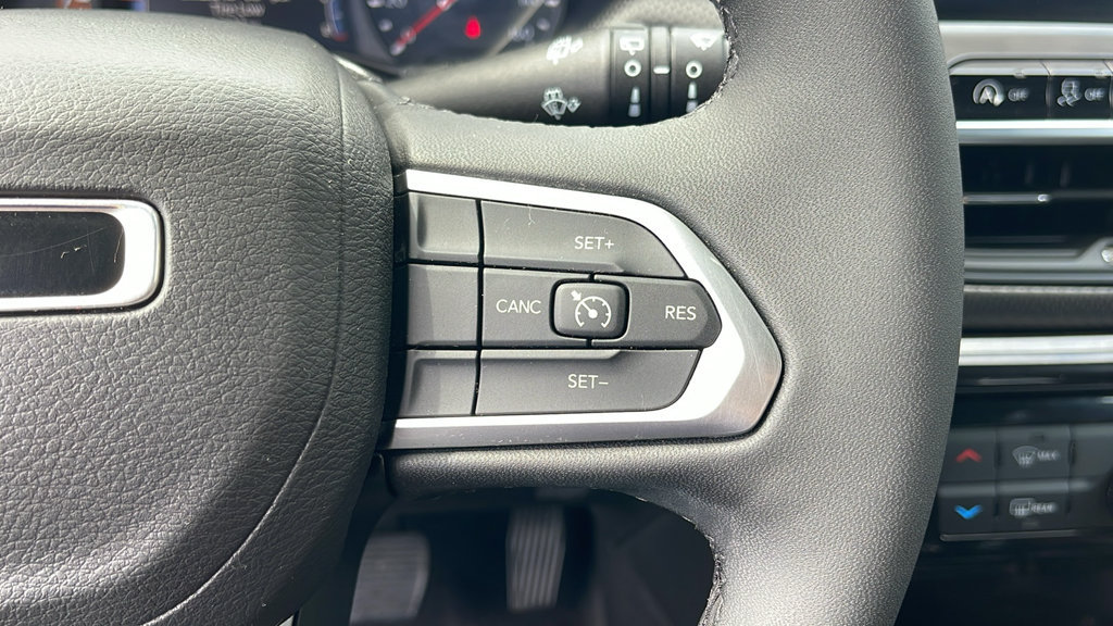 Used 2026 Jeep Compass Latitude AWD/4WD image 32