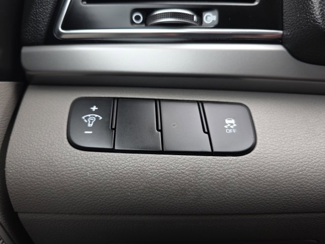 Used 2017 Hyundai Elantra SE image 11