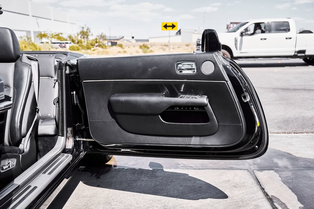 Used 2018 Rolls-Royce Dawn RWD image 26