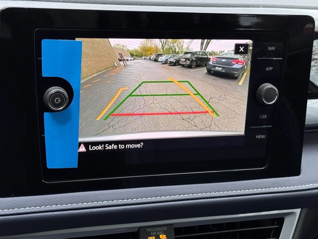 New 2025 Volkswagen Taos SEL image 28