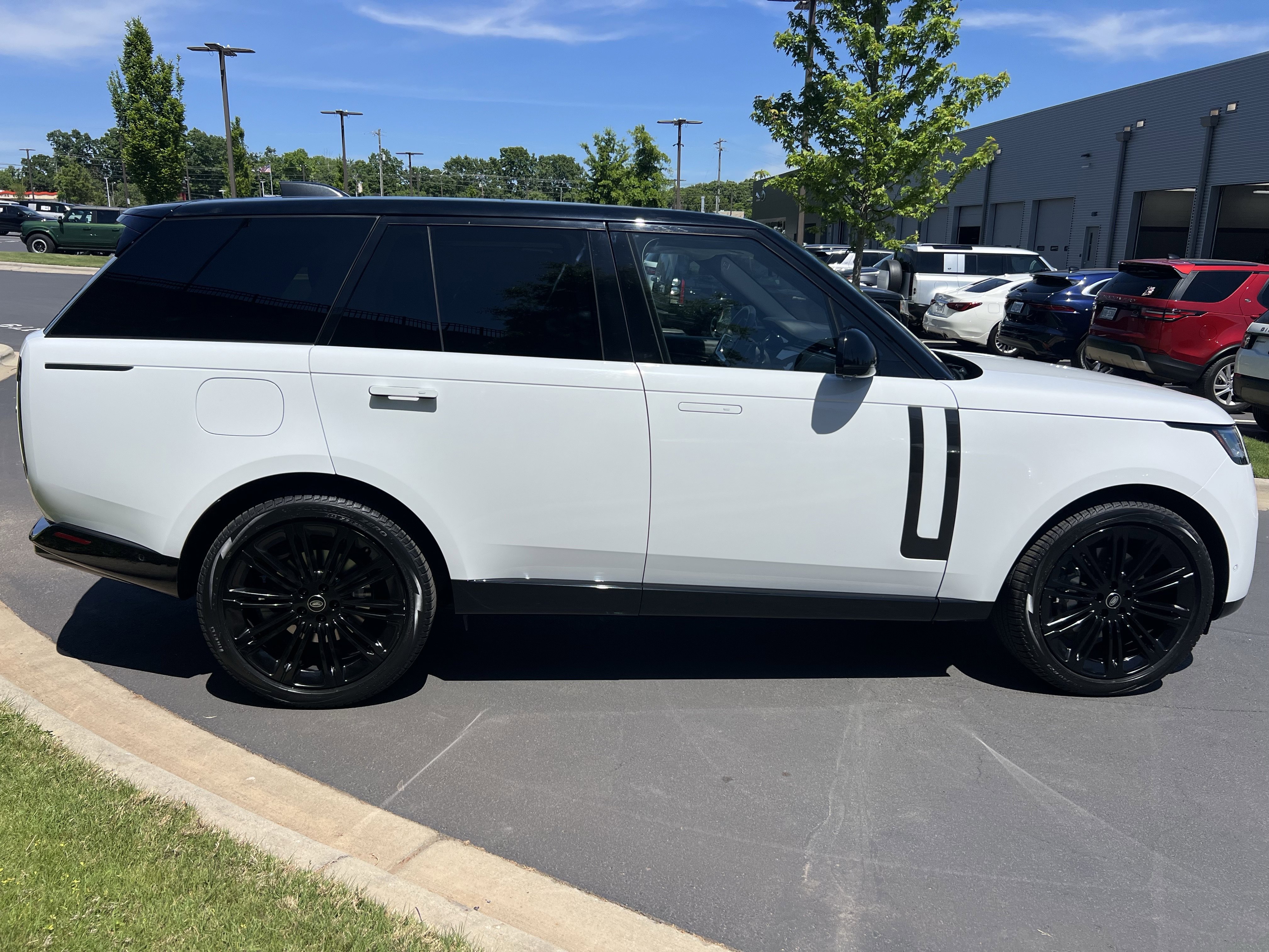 Certified 2022 Land Rover Range Rover SE AWD/4WD image 9