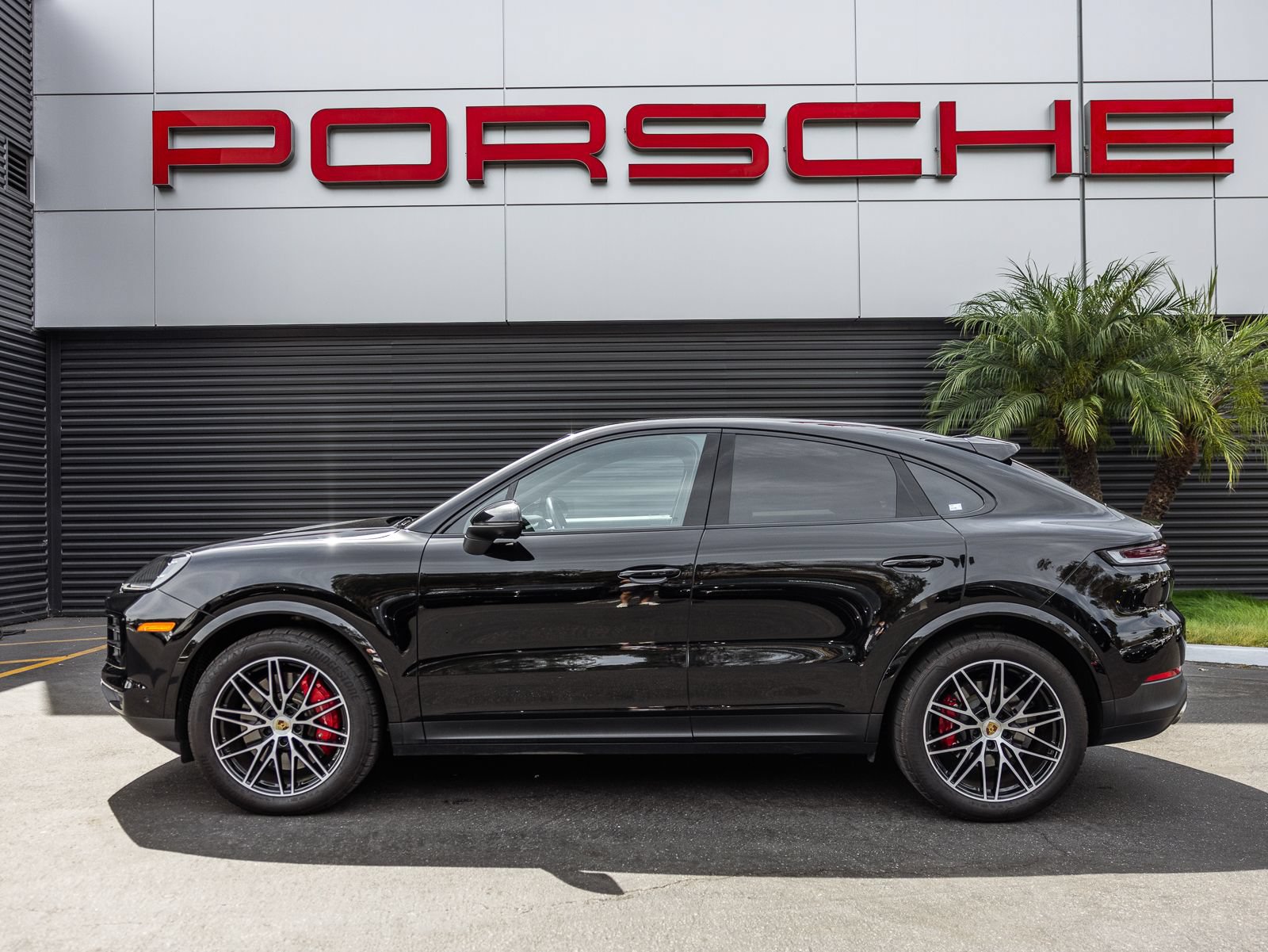 Certified 2024 Porsche Cayenne S AWD/4WD image 2
