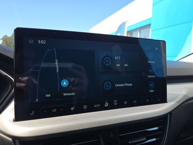 Used 2023 Ford Escape Platinum w/ Class II Trailer Tow Package image 16