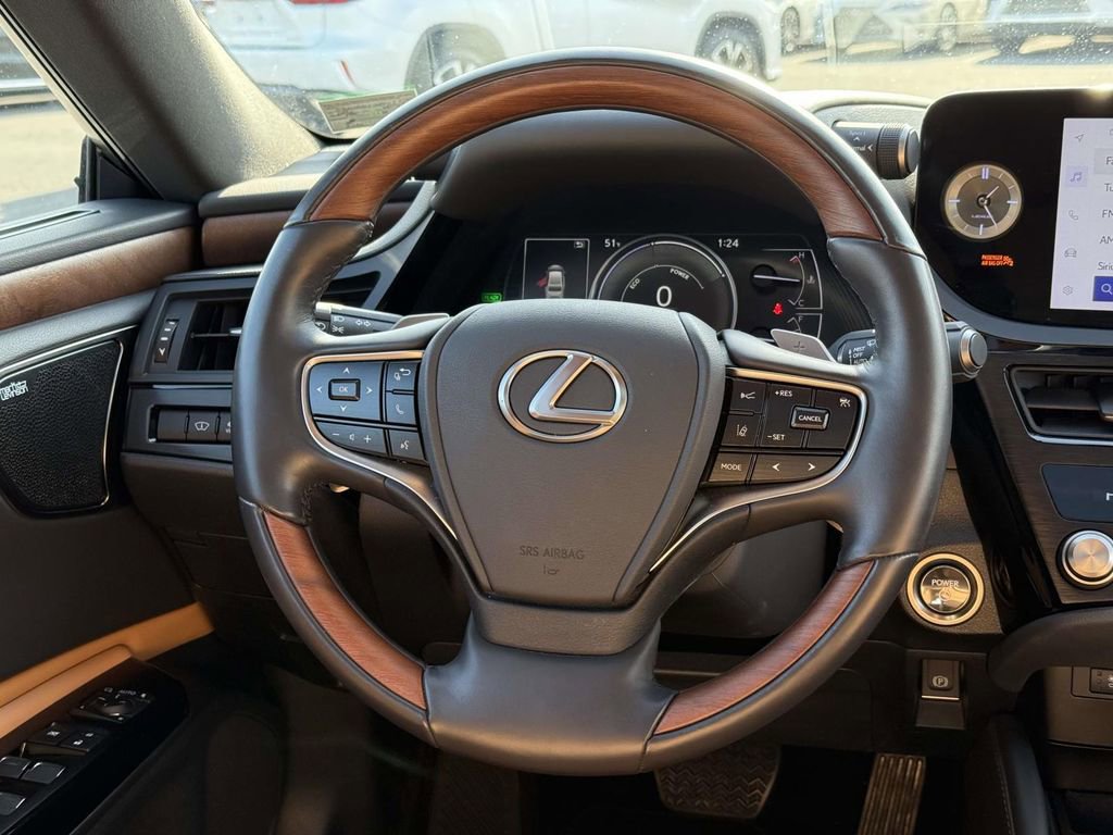 Used 2024 Lexus ES 300h Ultra Luxury image 9